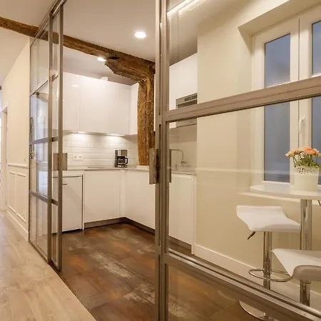 Paseo Del Arenal En El Casco Viejo *